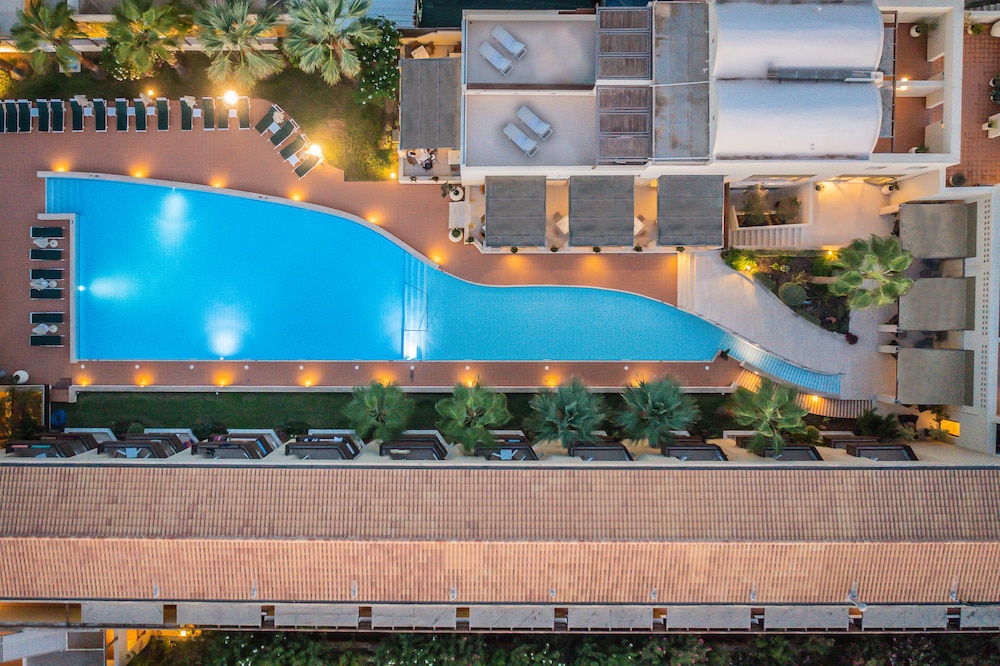 Giannoulis Santa Marina Plaza 42/50