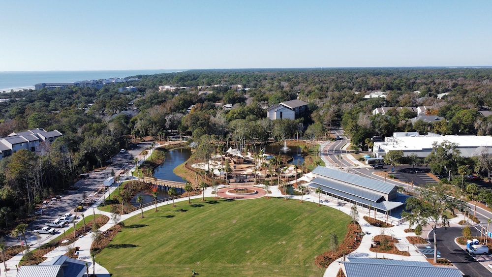 Holiday Inn Express Hilton Head Island 33/77
