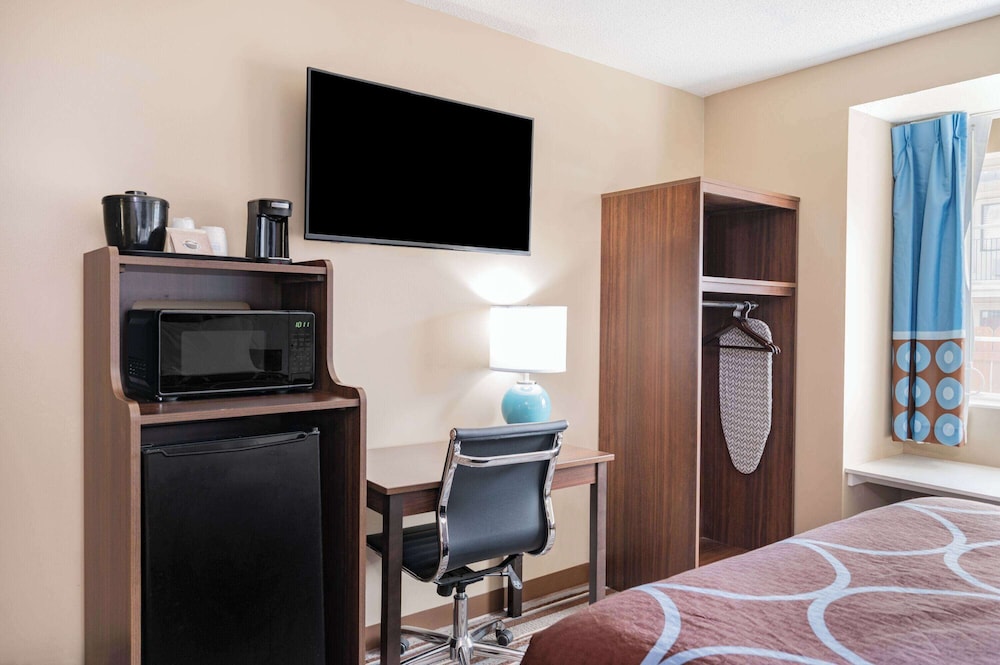 Super 8 by Wyndham Joliet 20/39