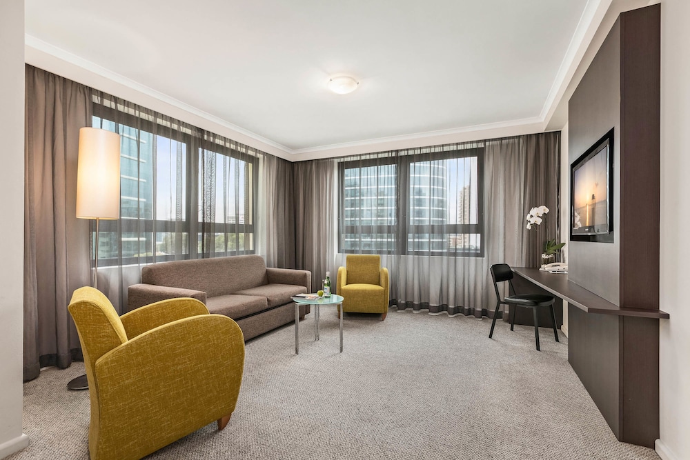 Mantra Parramatta 40/72
