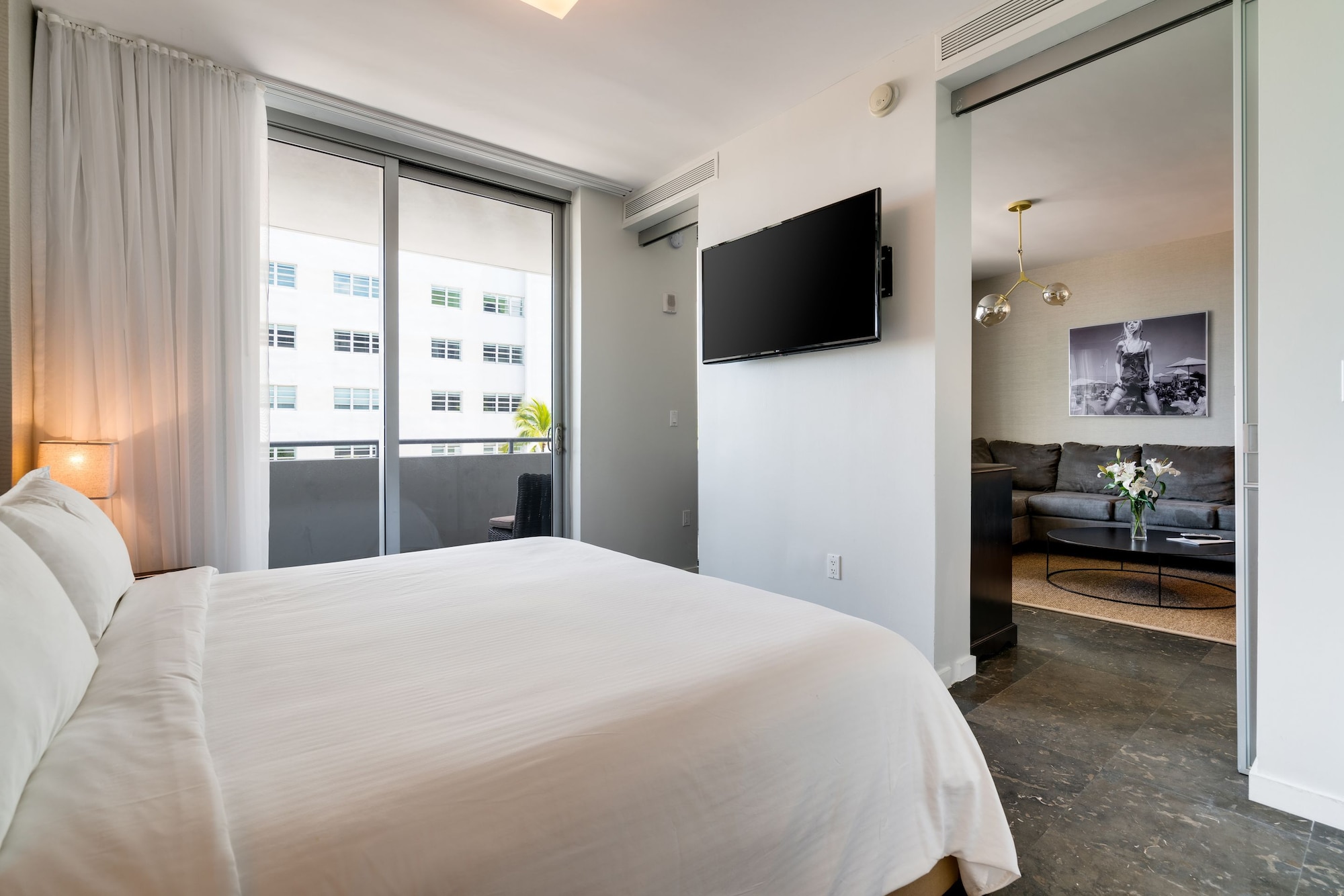 1 BEDROOM, SUITE, BALCONY