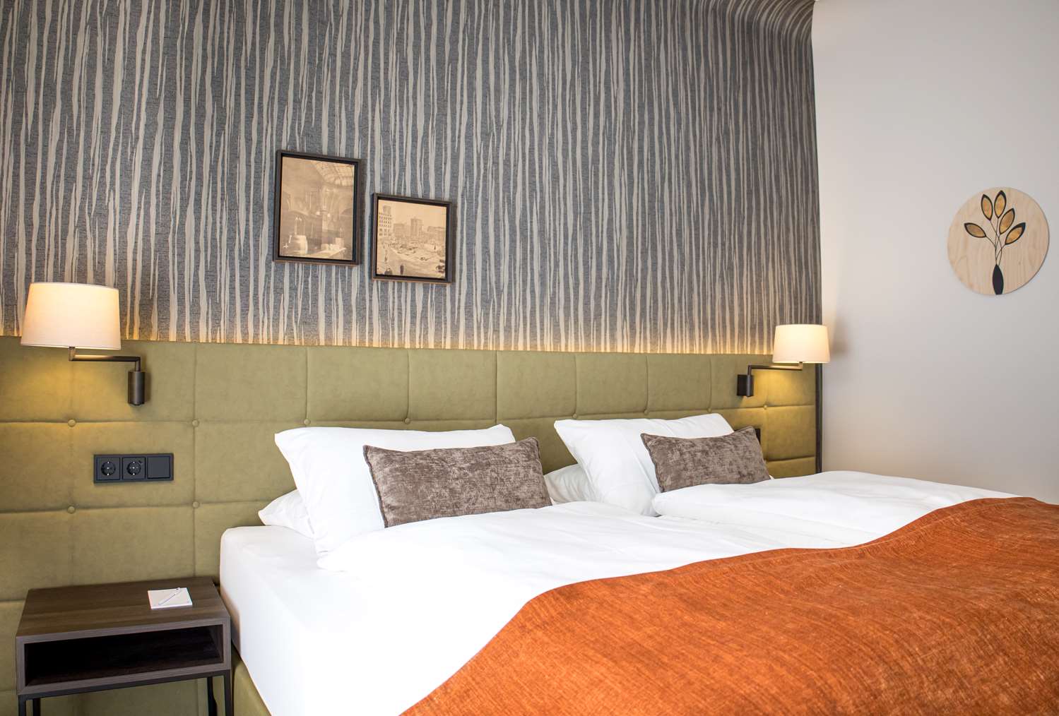 Comfort, Queen Bed