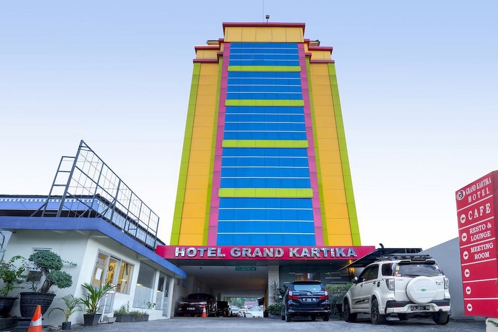 Hotel Grand Kartika 2/63