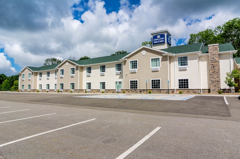 Cobblestone Hotel And Suites Harborcreek 51/53