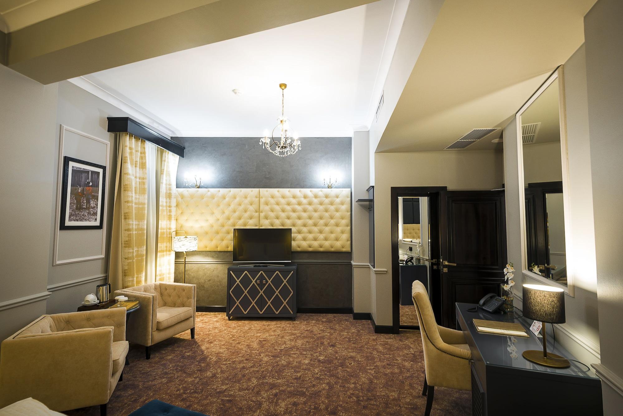 PENINSULA BOUTIQUE HOTEL 41/51