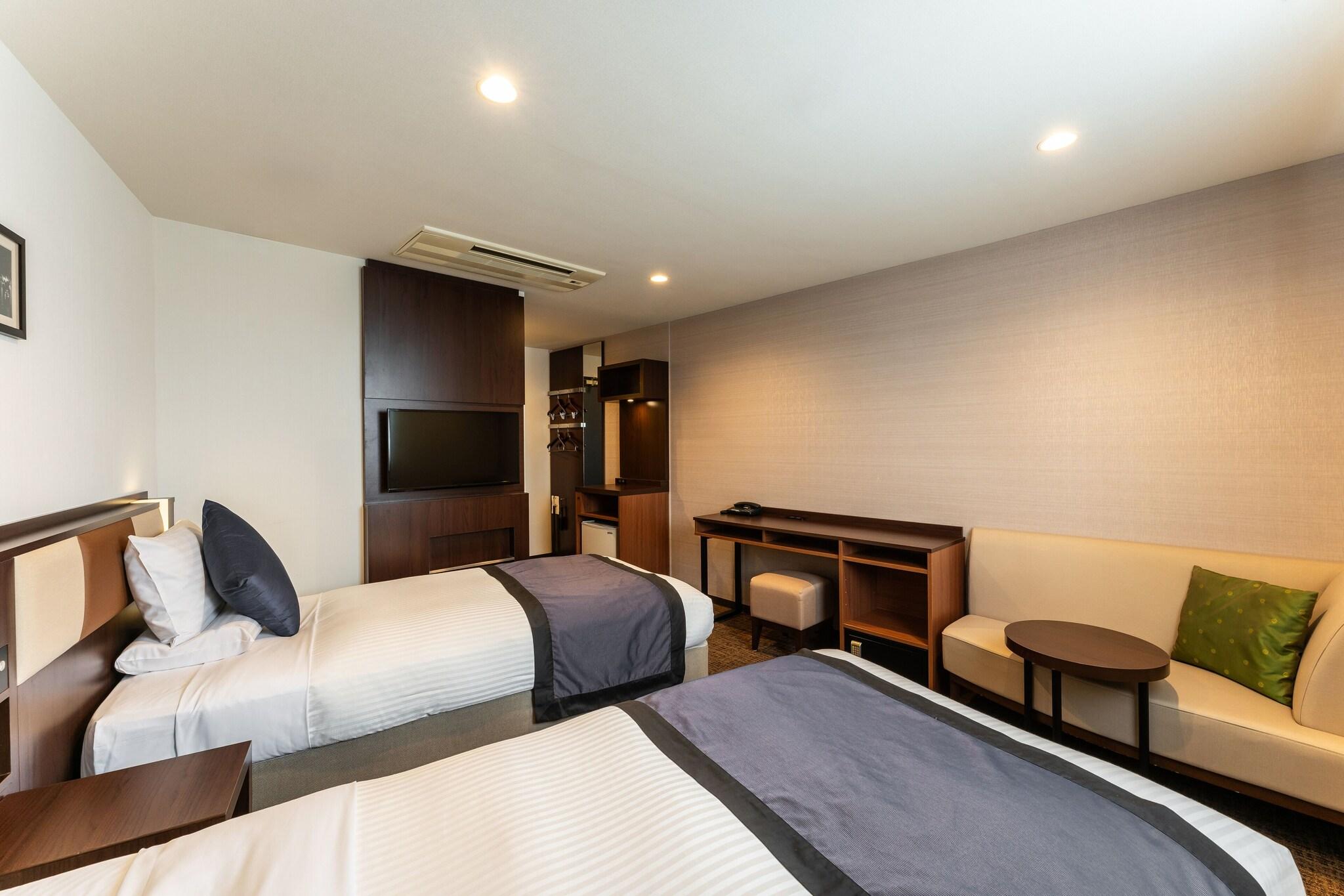 DELUXE, TWIN BEDS