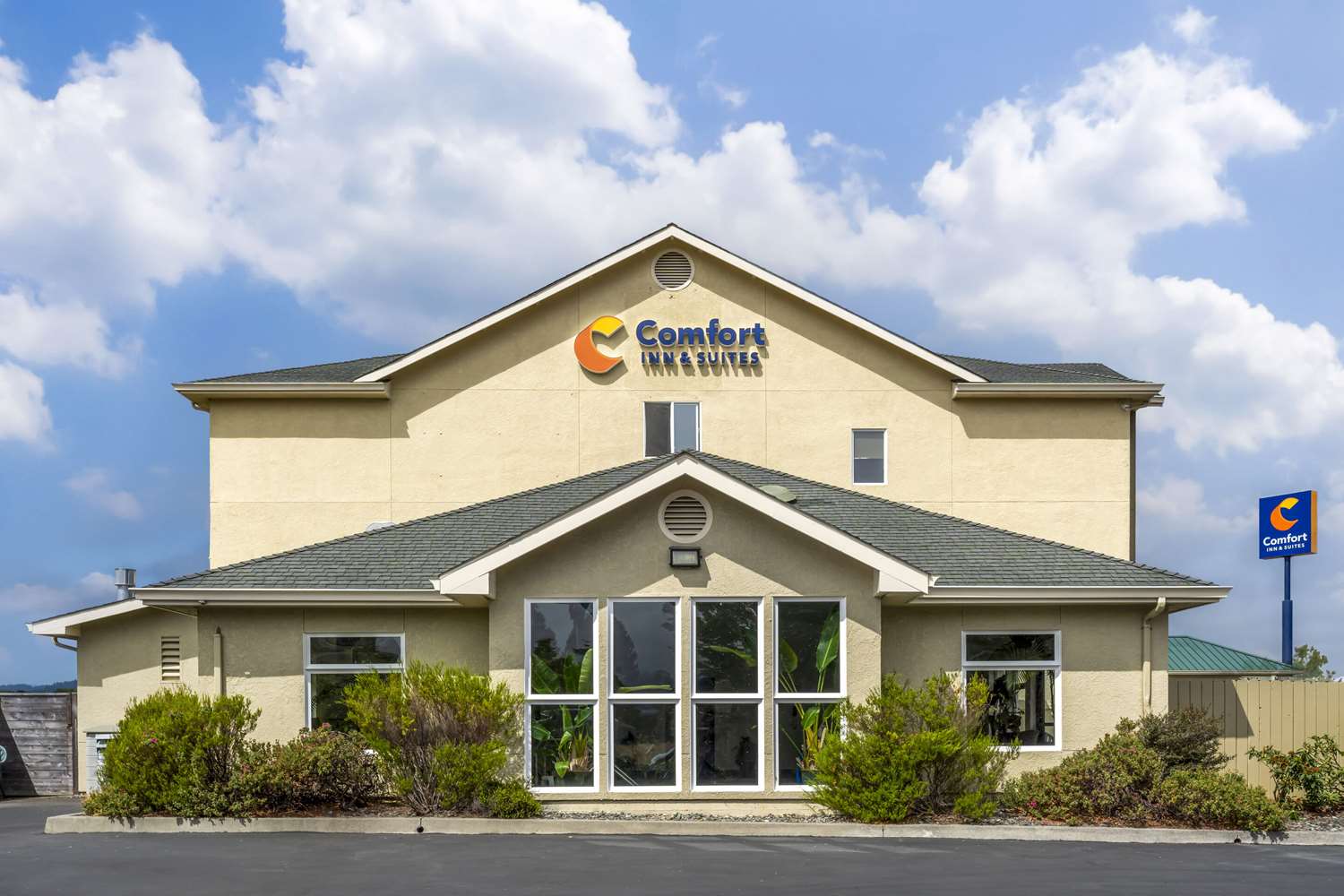 Comfort Inn & Suites Redwood Country 2/13