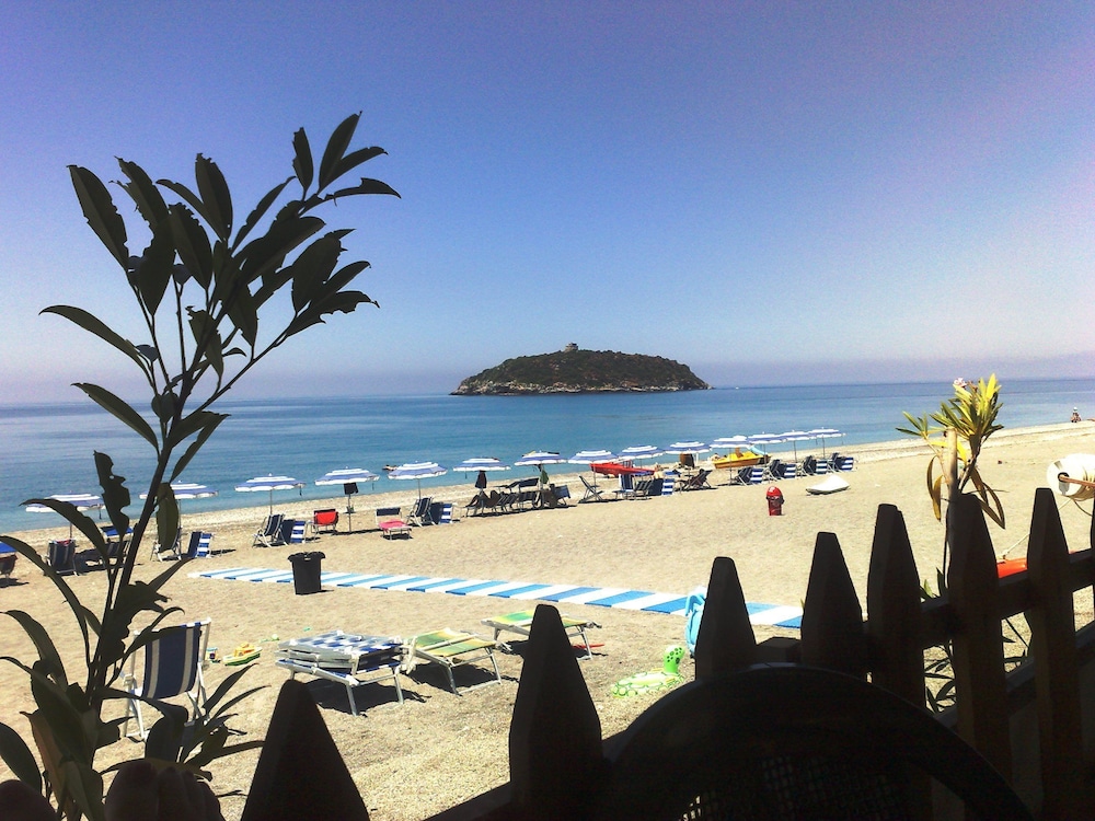 CRISTINA HOTEL 10/50