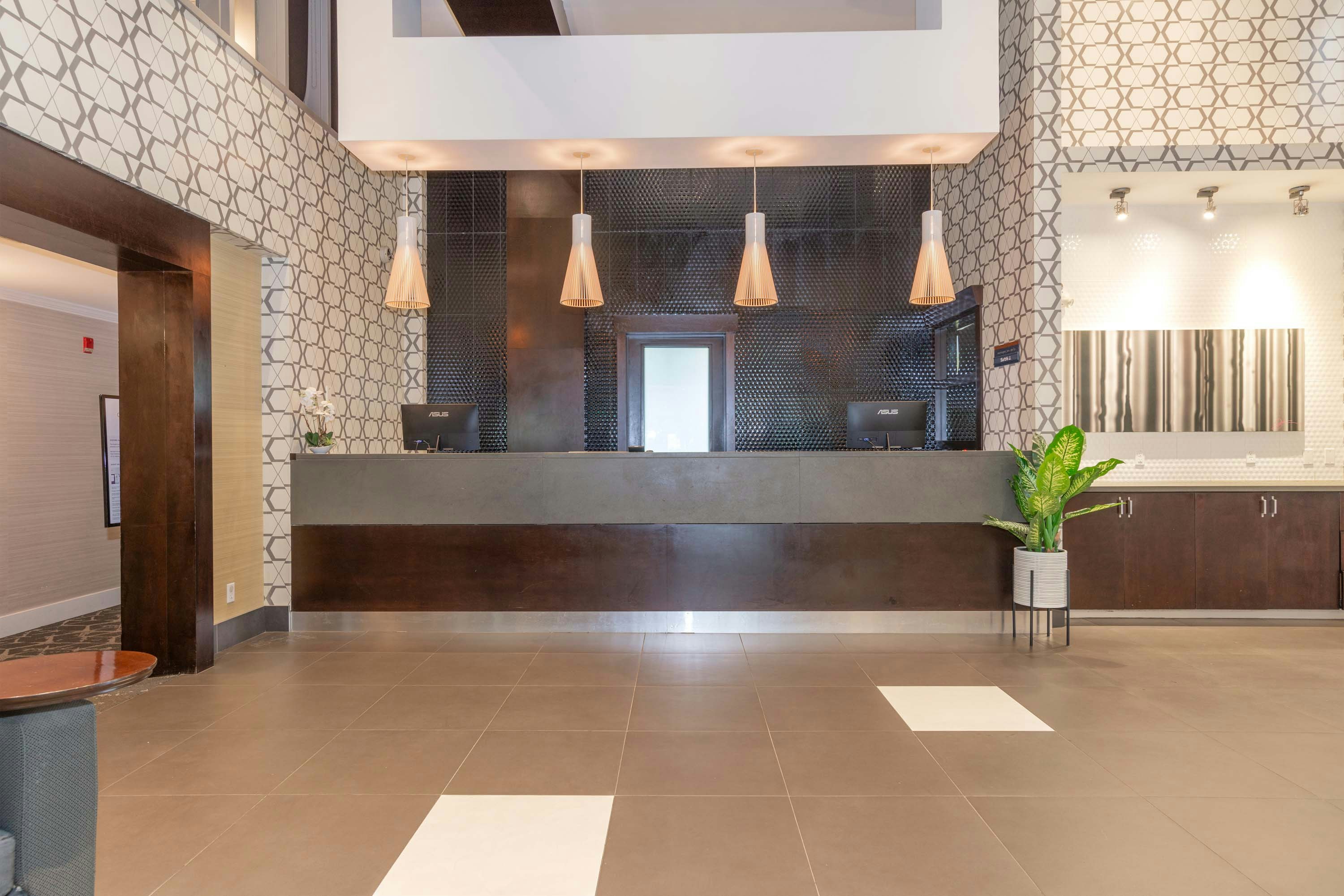 Sandman Hotel & Suites Abbotsford 2/36