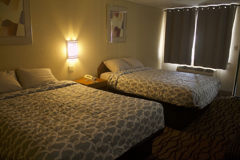 STANDARD, 2 DOUBLE BEDS