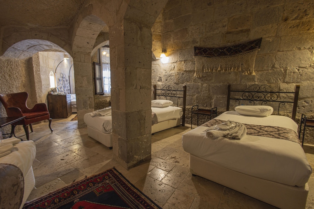 Travellers Cave Pension 26/50