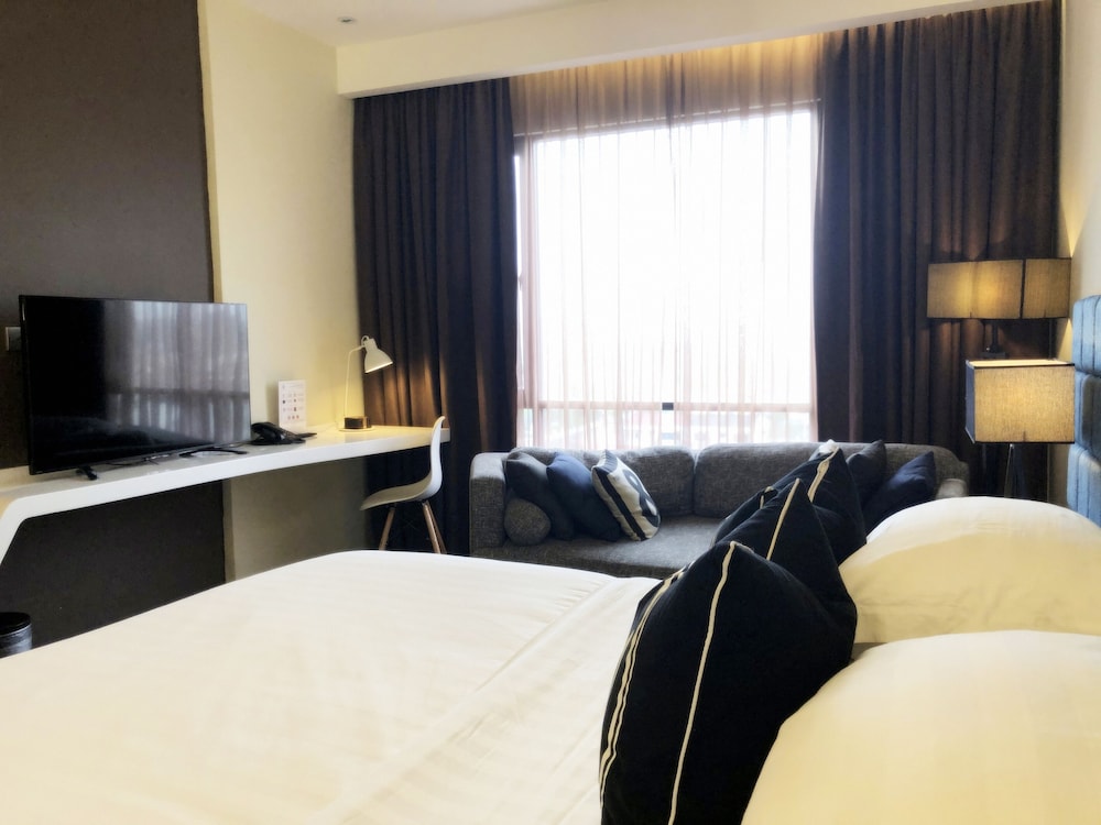 M Roof Hotel & Residences 12/53