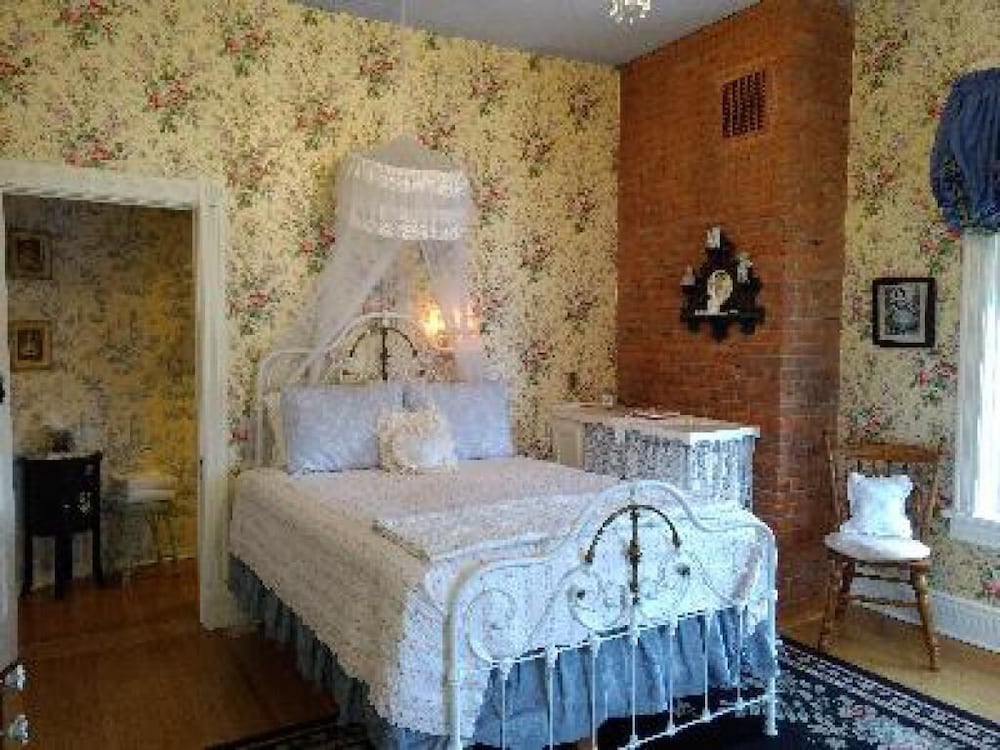 Alexander Mansion Historic Bed and Breakfast 14/48