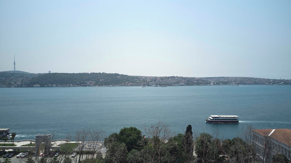 Ciragan Hotel Bosphorus Istanbul 61/68