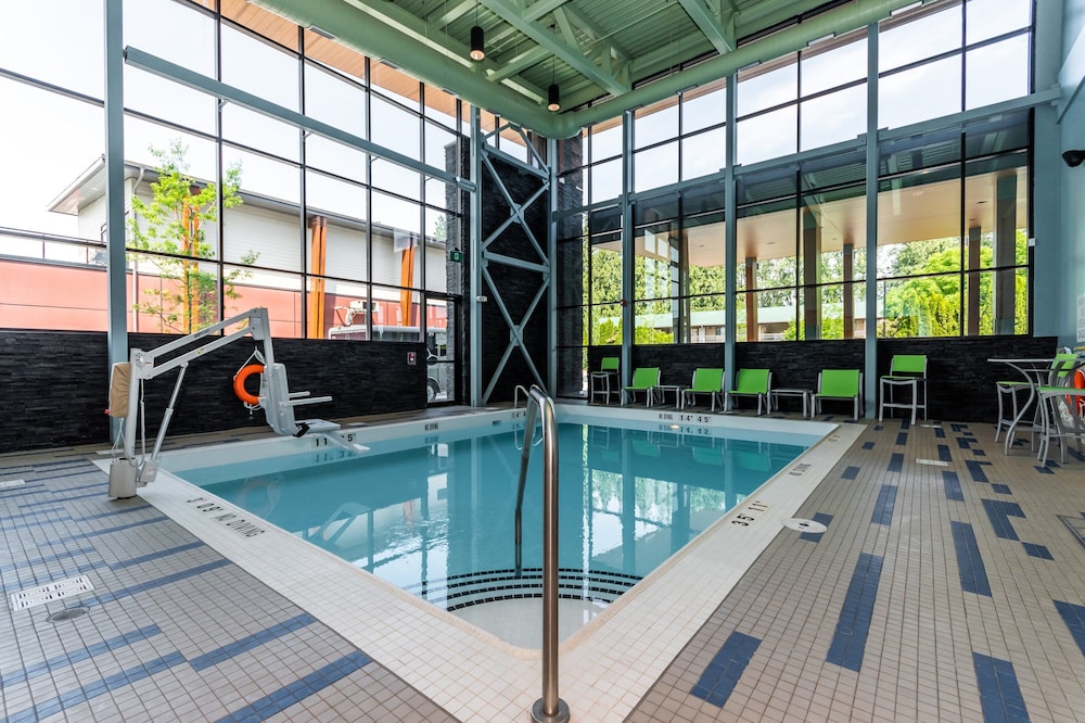 Holiday Inn Express Suites Chilliwack East 20/34