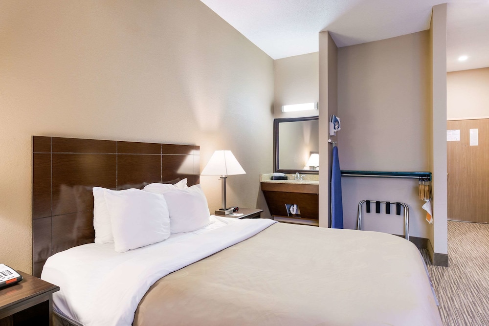 Quality Inn I-70 Near Kansas Speedway 21/45