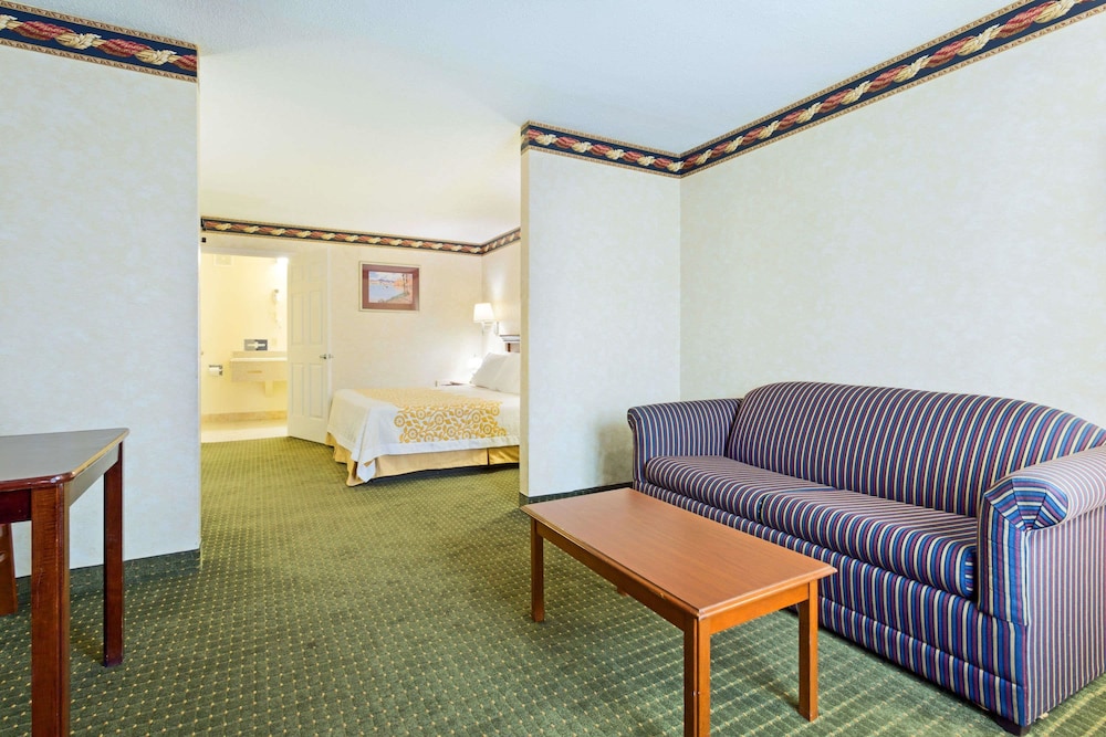 Days Inn By Wyndham Clinton 17/21