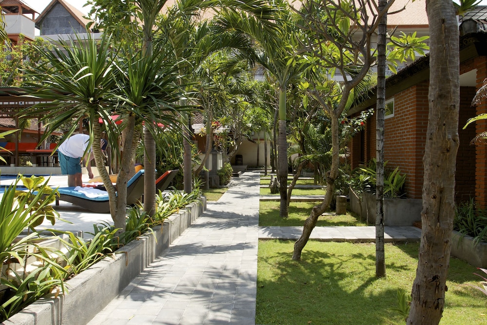 Ayu Lili Garden Hotel 42/48