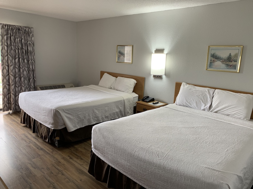 Days Inn by Wyndham Waynesville NC 12/27