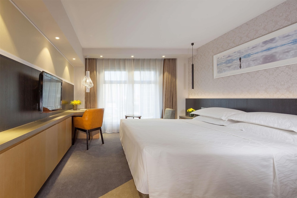 Landmark Towers 10/40