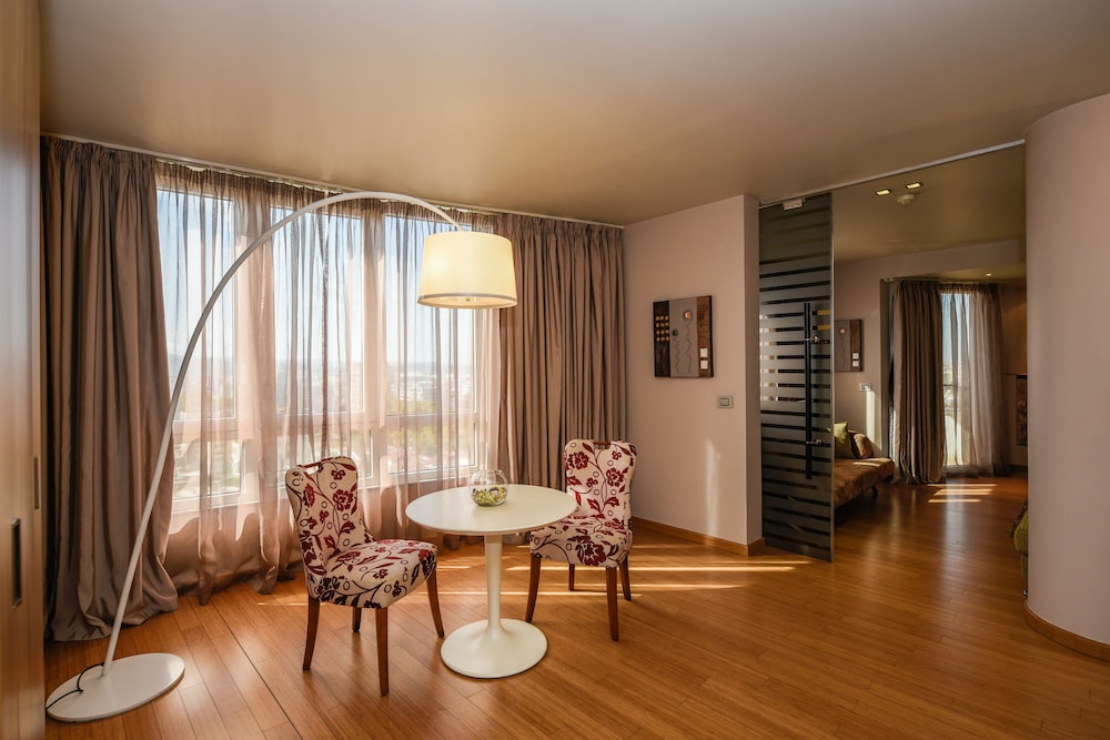 Sky Tower Hotel Tirana 16/31