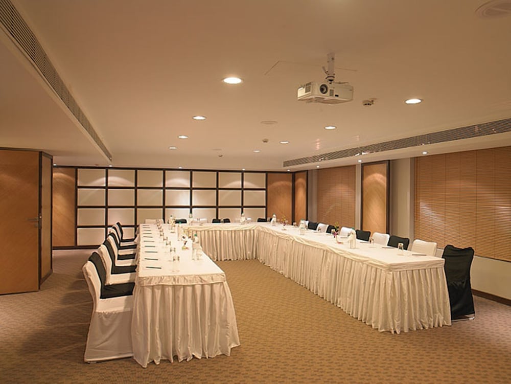 Lemon Tree Premier, Navi Mumbai 60/67