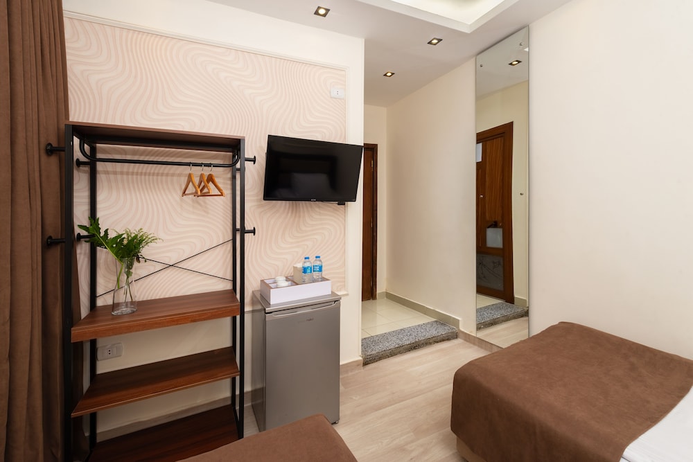 Capital Hotel 45/50