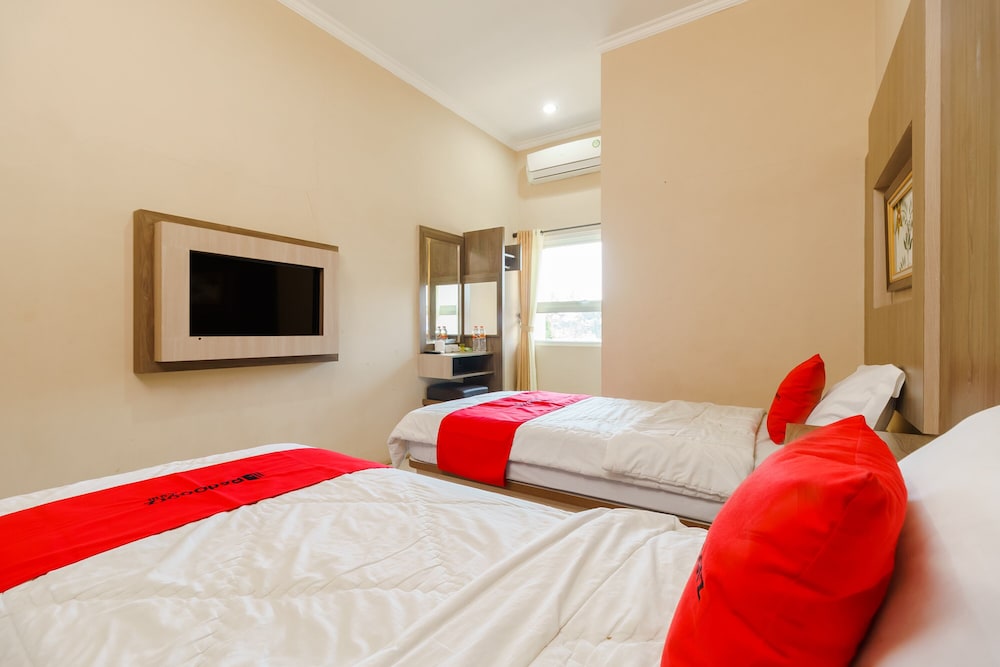 RedDoorz Resort Premium @ Sangkan Hurip Kuningan 27/49