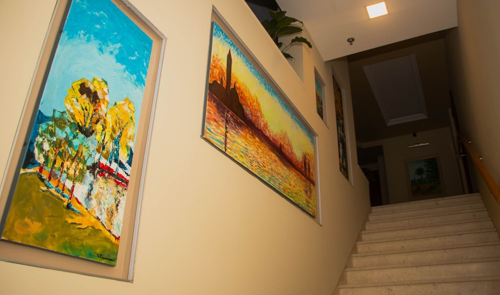 Albanopolis Hotel 12/60