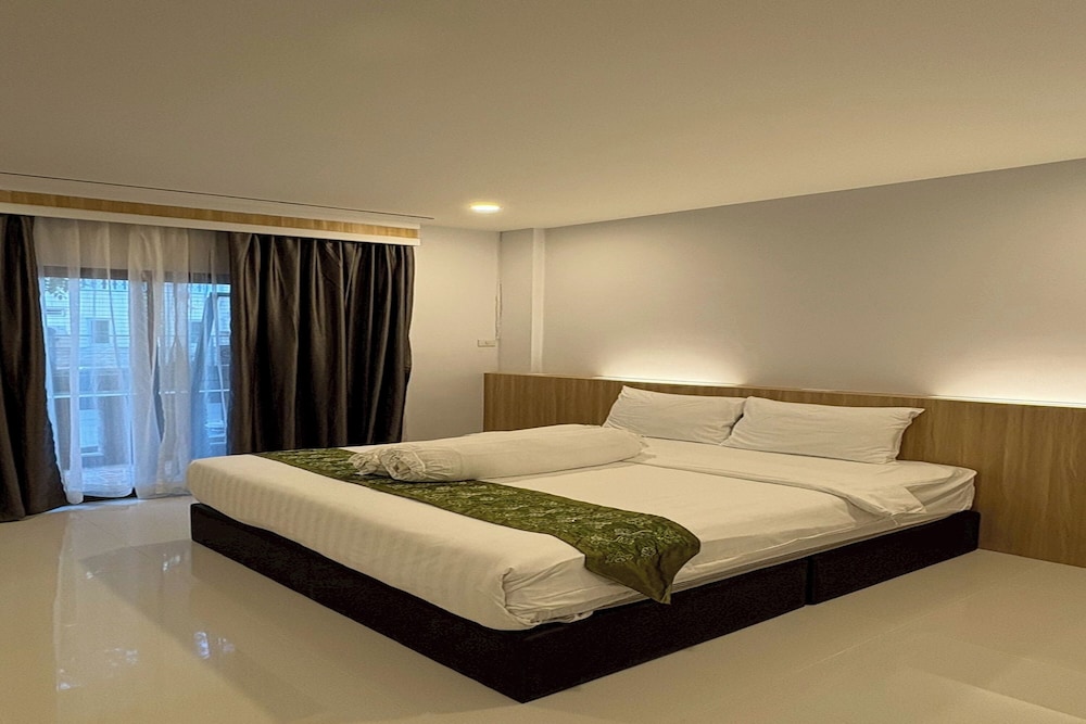DELUXE, DOUBLE BED