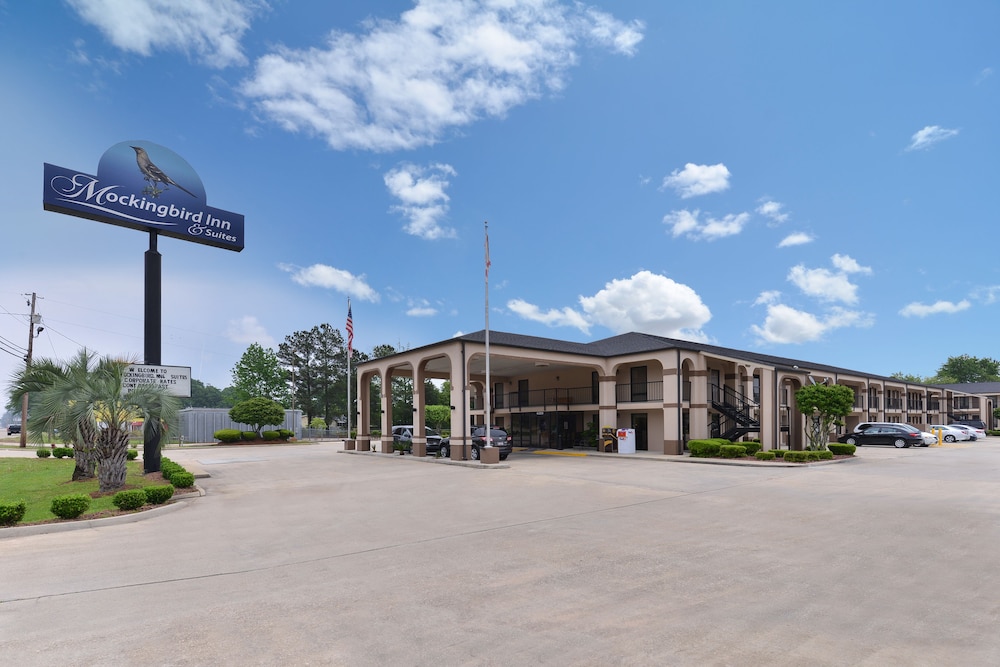 Mockingbird Inn Suites 1/49