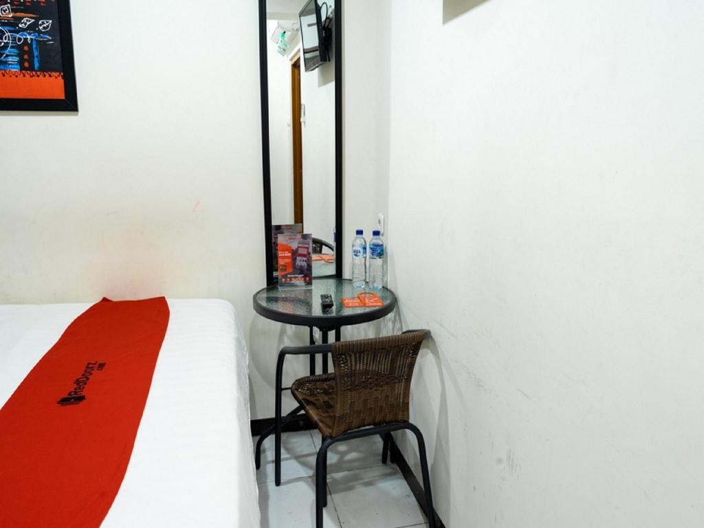 RedDoorz near Setrasari Mall 4 13/22