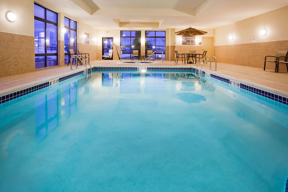 Hampton Inn Fairmont 4/54