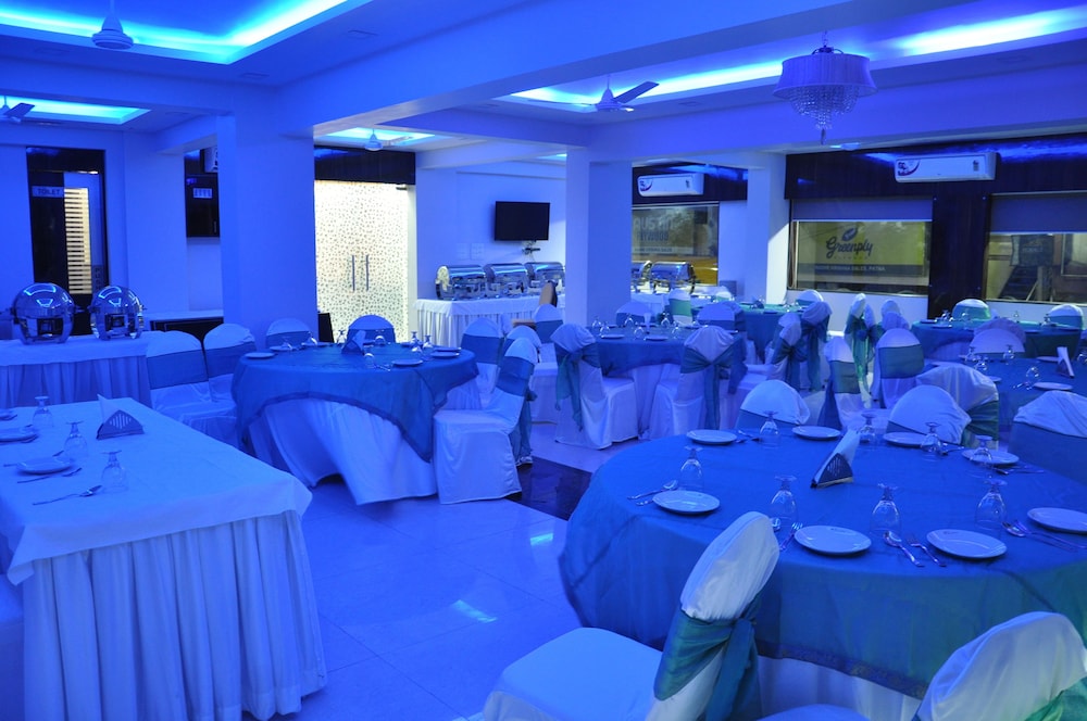 Savera A Business Luxury Hotel 22/26