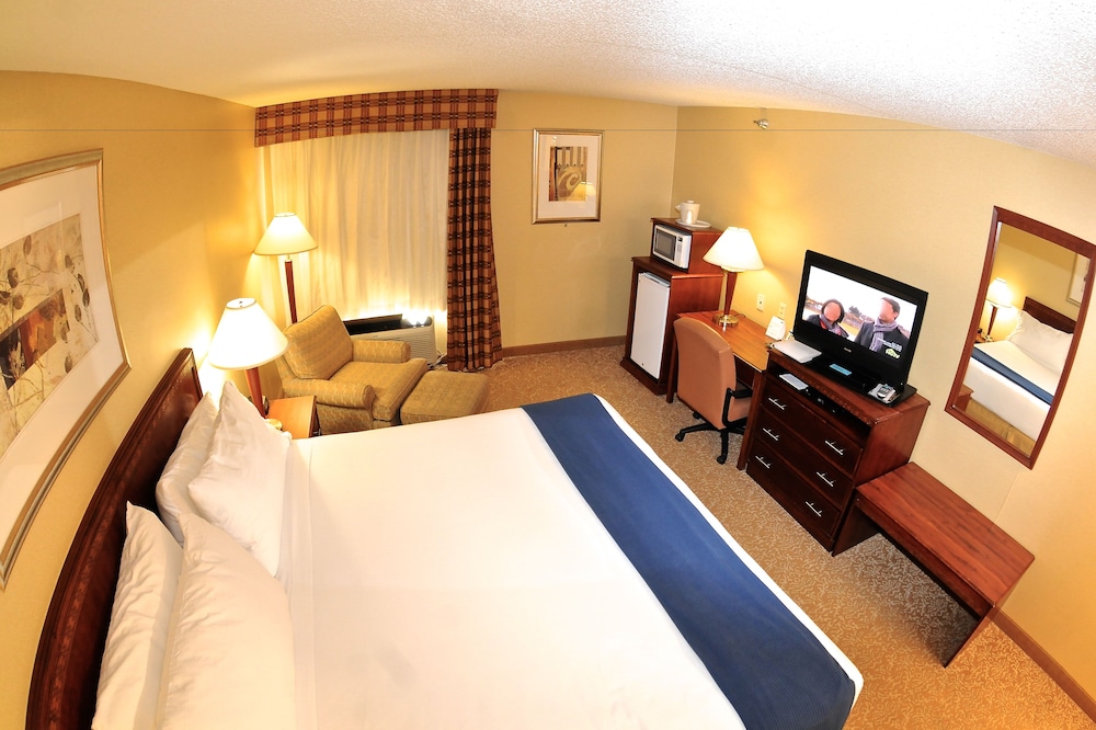 Holiday Inn Express Suites St Louis West Fenton 11/65