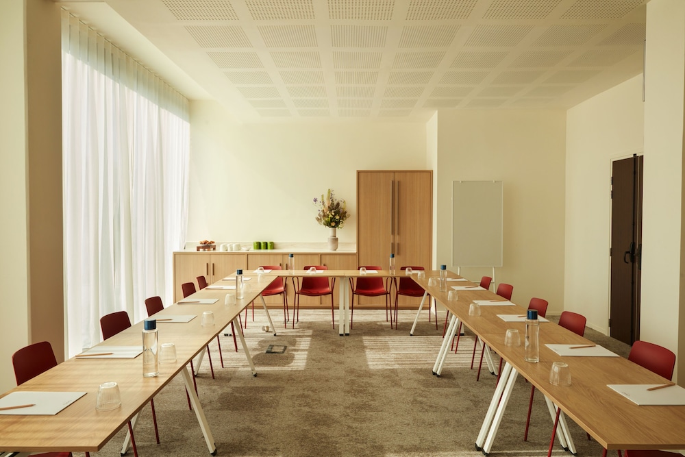 OKKO Hotels Paris Rosa Parks 40/44