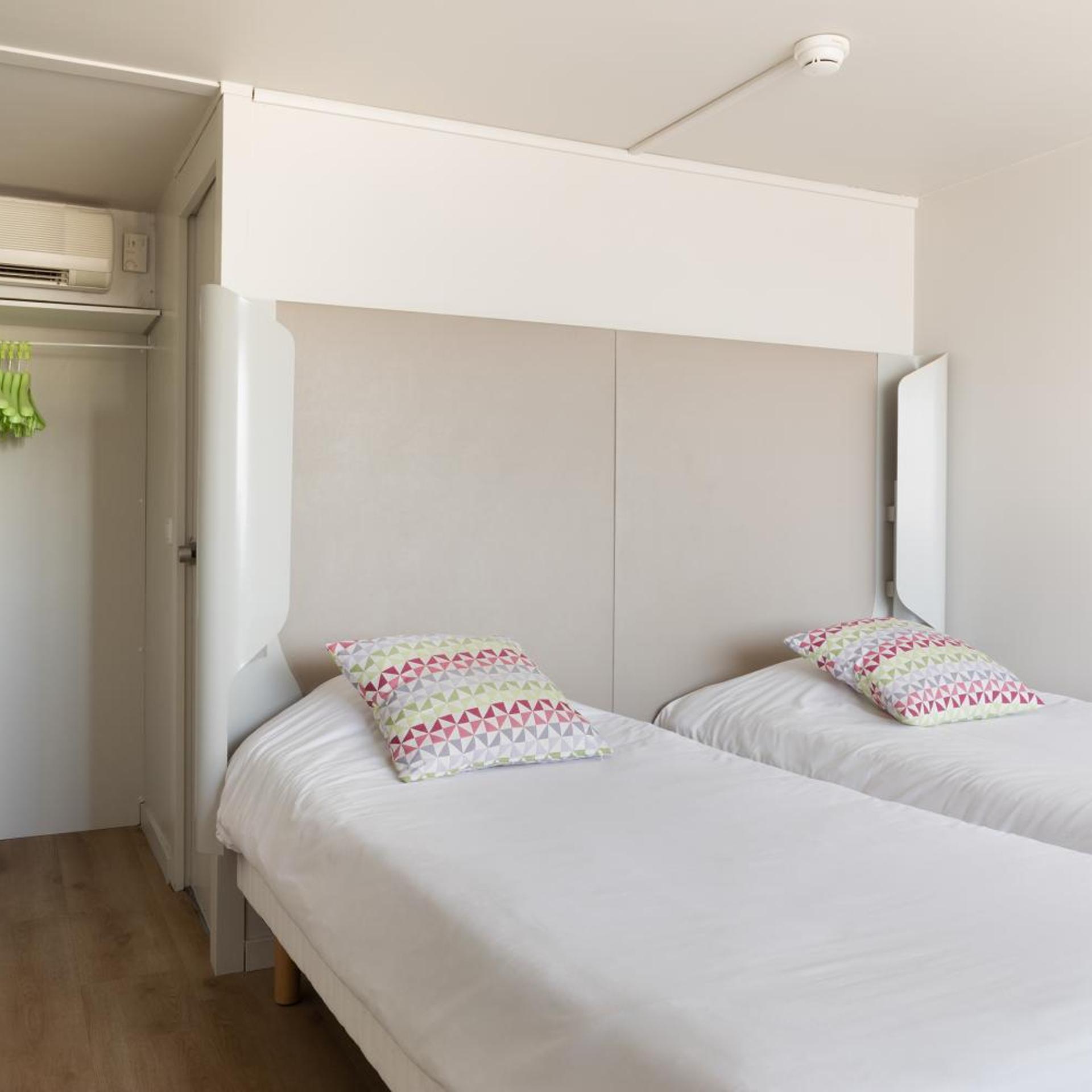 Next Generation, Twin Beds