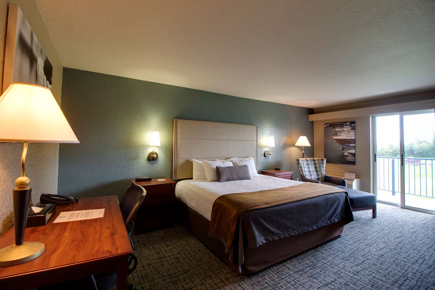 Best Western Harbour Pointe Lakefront 24/37