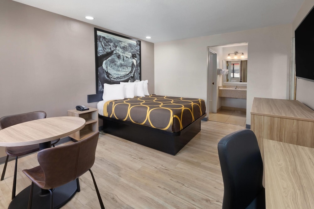 Super 8 by Wyndham Tucson/Grant Road Area AZ 21/50