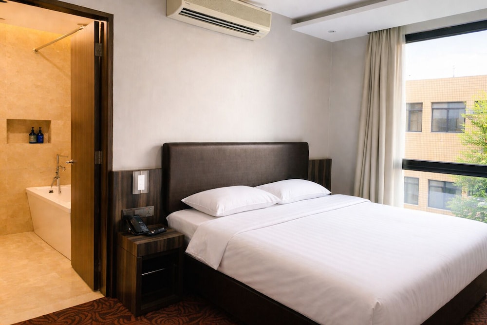 Amrise Hotel Kitchener 33/67