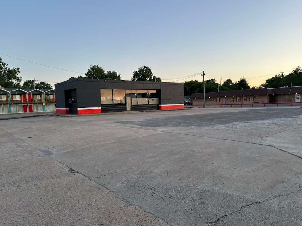 Gray Plaza Motel Benton Rend Lake I-57 26/39