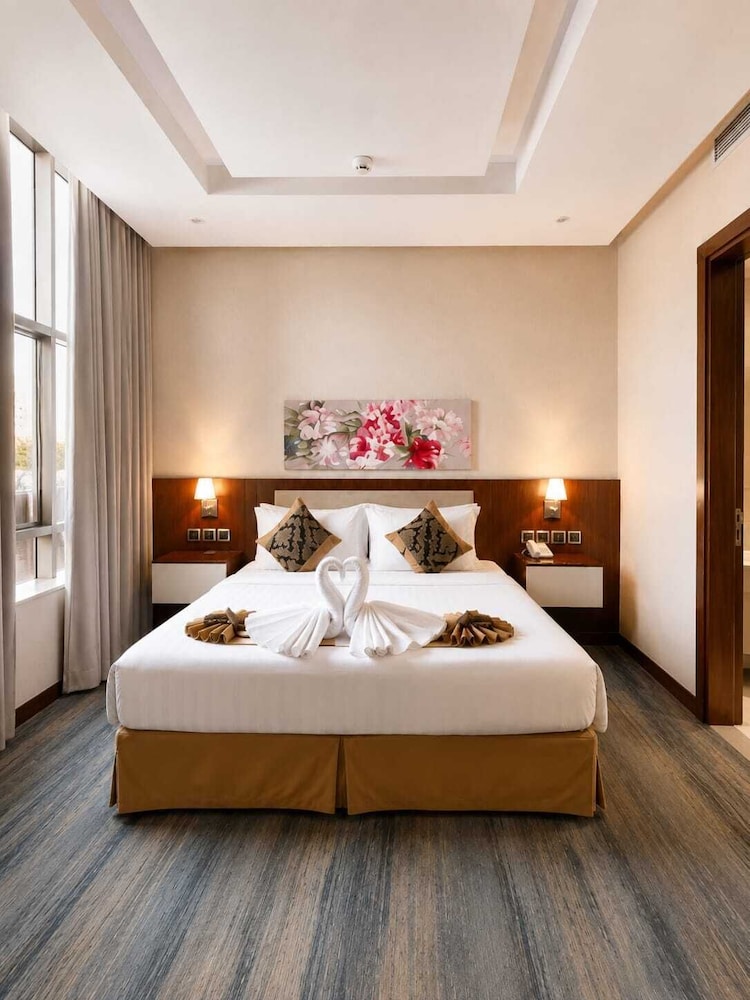 2 Bedrooms, Amiri, Executive, Suite, King and Twin Beds