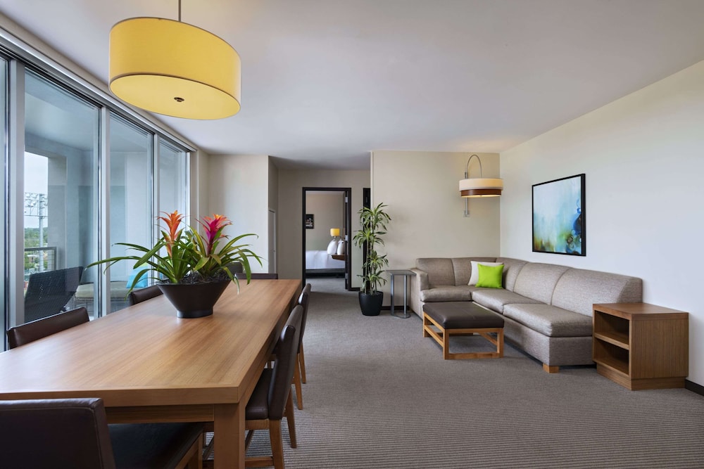 Hyatt Place Greensboro Downtown 33/50