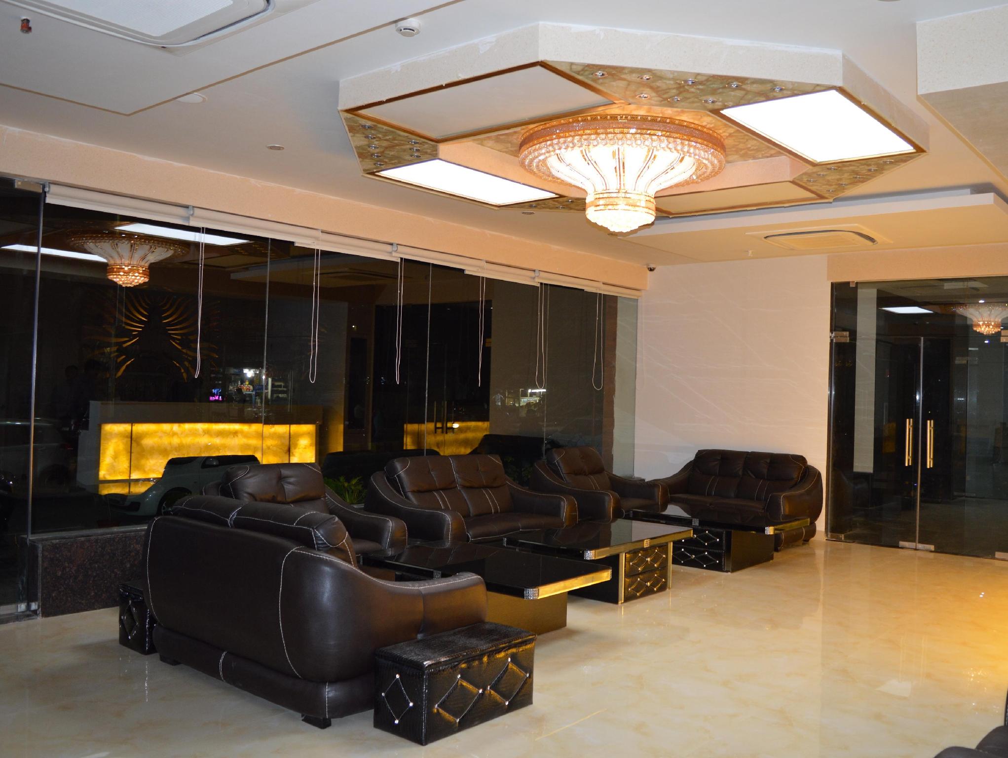 OYO 1489 Hotel Diamonds Pearl 36/42