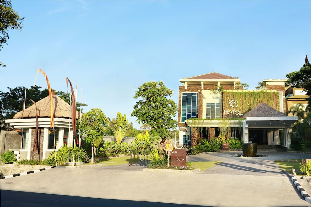 b Hotel Bali & Spa 66/73