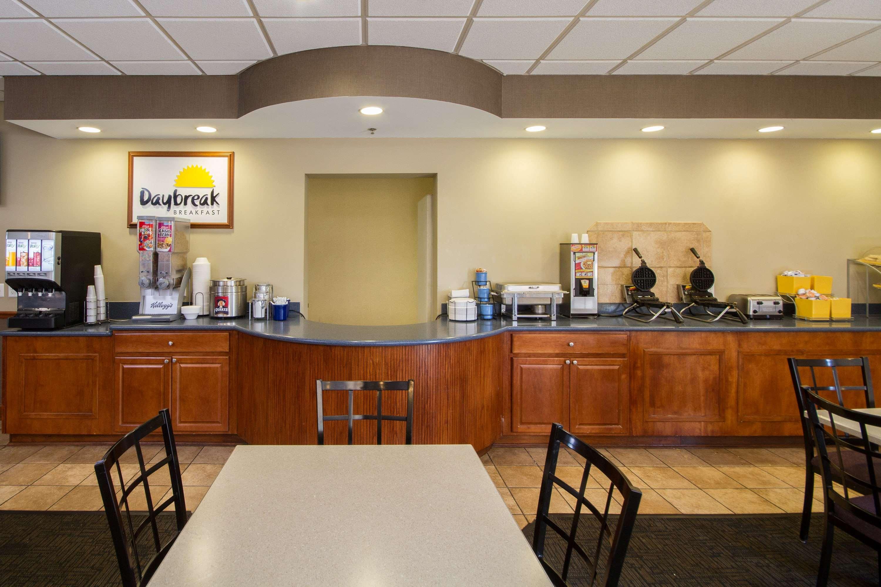 Comfort Inn & Suites Buffalo Airport 43/55