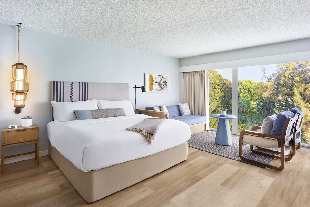 SUITE, PARK VIEW, ACCESSIBLE