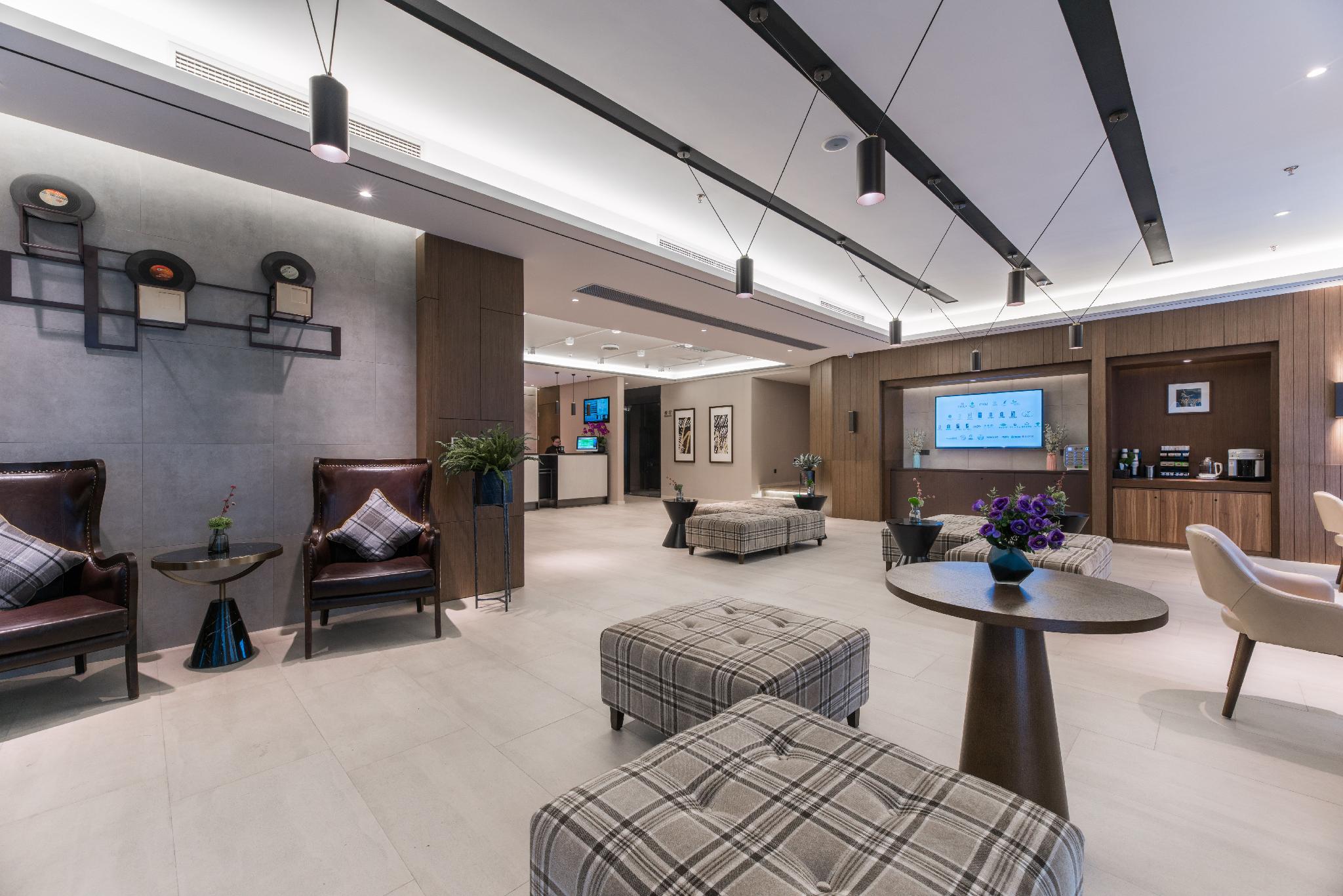 Home Inn Plus (Chongqing Jiefangbei Pedestrian Street) 27/42