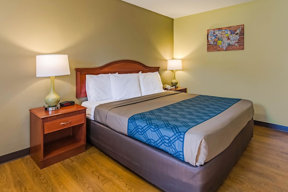 Econo Lodge Lexington Downtown Near I-81 17/29