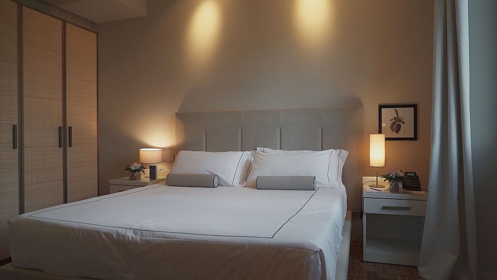 Comfort, Queen Bed, Belvedere 2/7